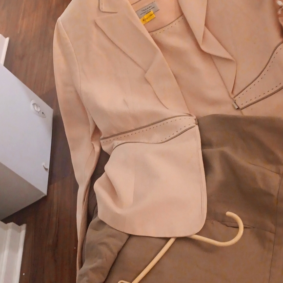 Clothes - Picture 1 of 4